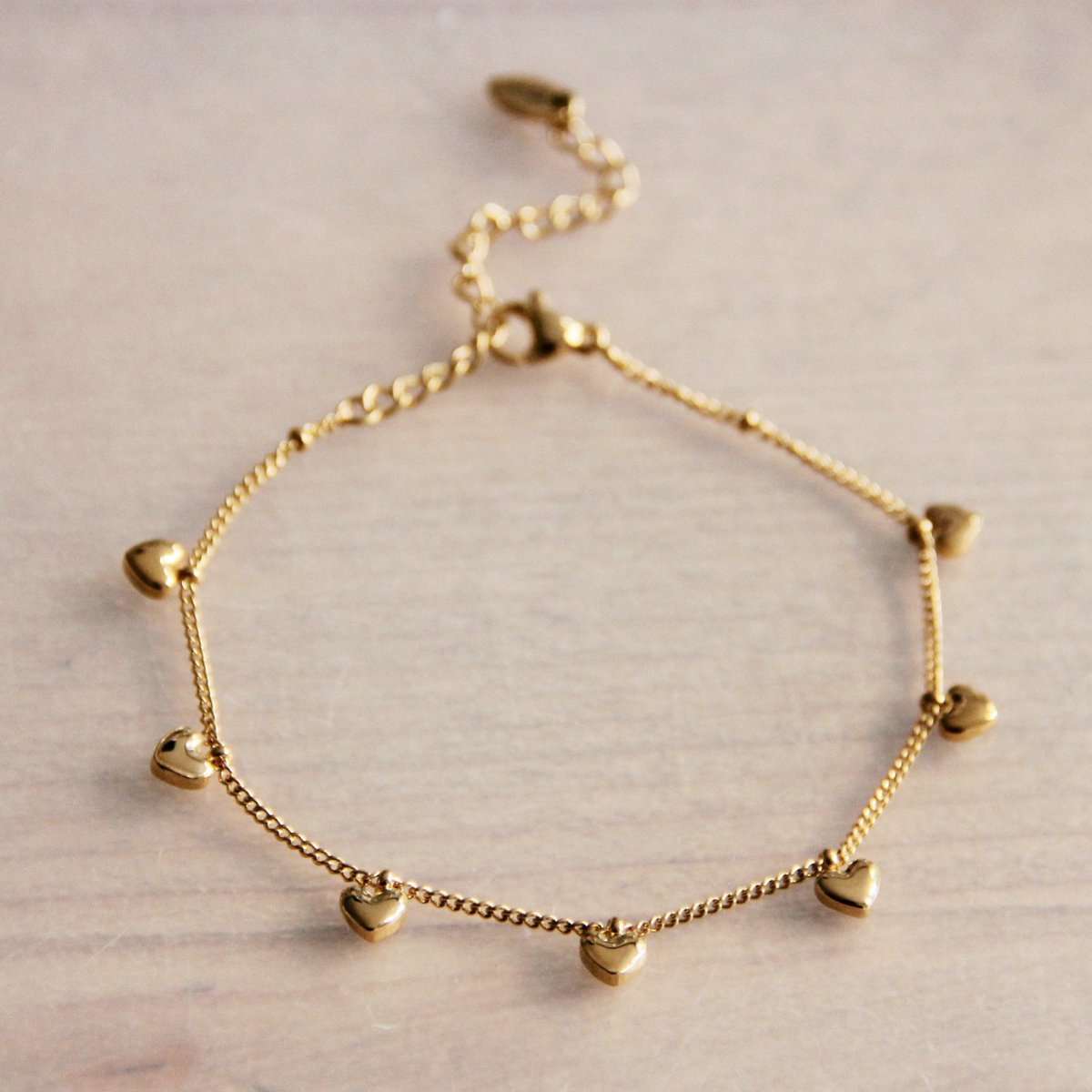 ARMBAND MINI HARTJES GOUD